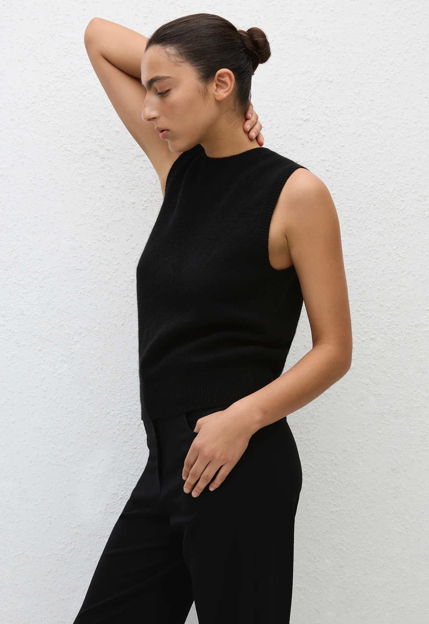 Cashmere Crew Vest - Black - Image 3