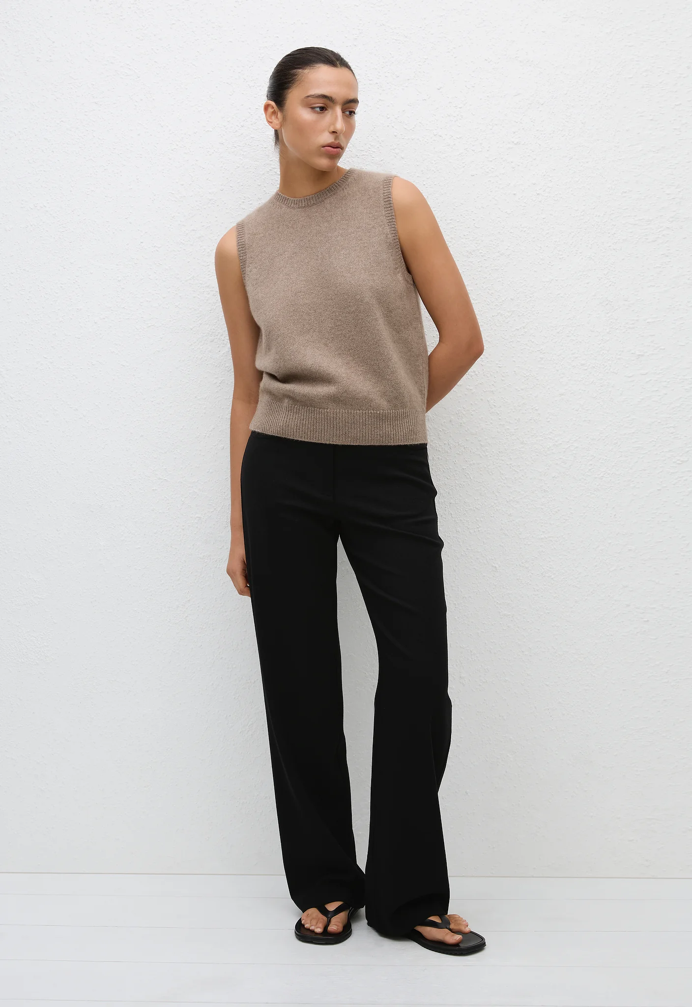 Cashmere Crew Vest - Wheat
