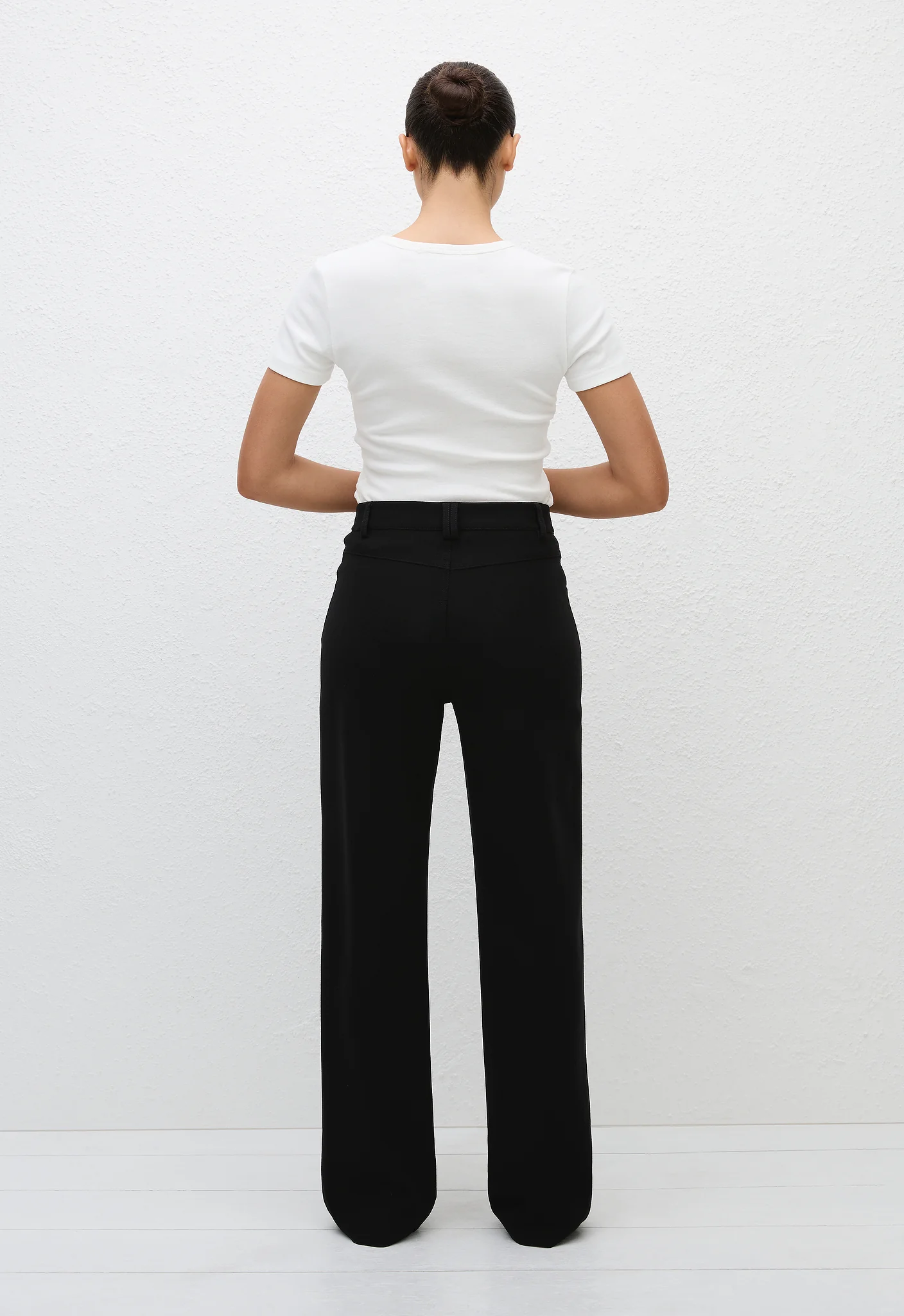 Relaxed Crepe Pant - Black - Image 4