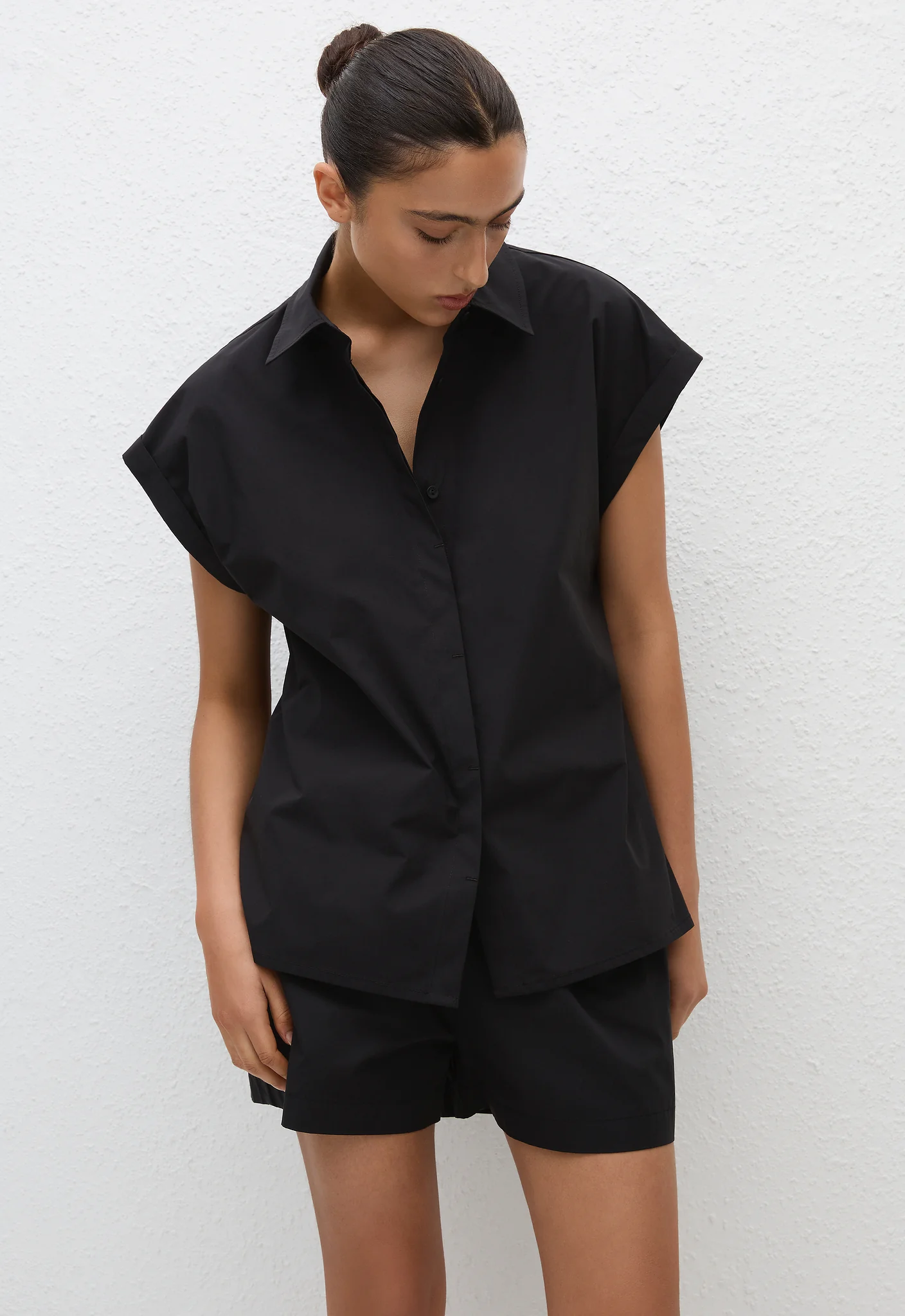 Relaxed Sleeveless Shirt - Black - Image 2