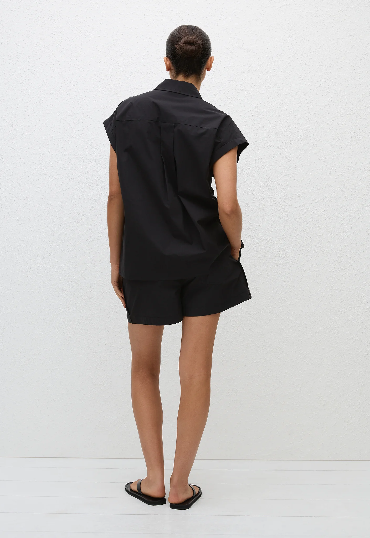 Relaxed Sleeveless Shirt - Black - Image 3
